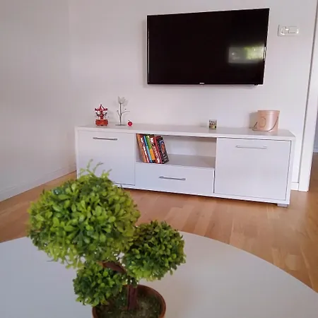 Leona1 Apartman *